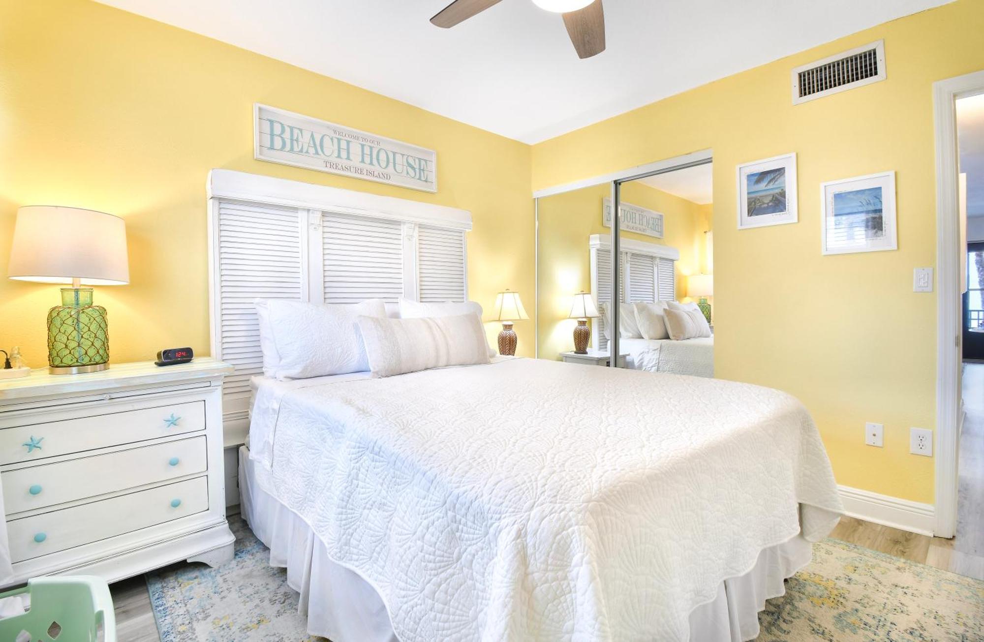 Funshine Sunset Beach St. Pete Beach Exterior photo